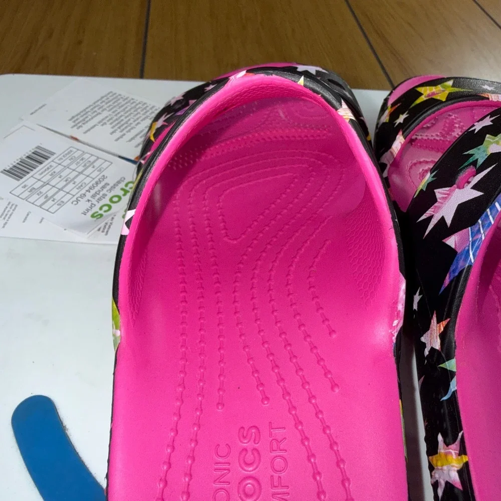 Crocs Classic Star Print Sandal K Pink Black Multi Kids J4 209094-6UC NWT‎
